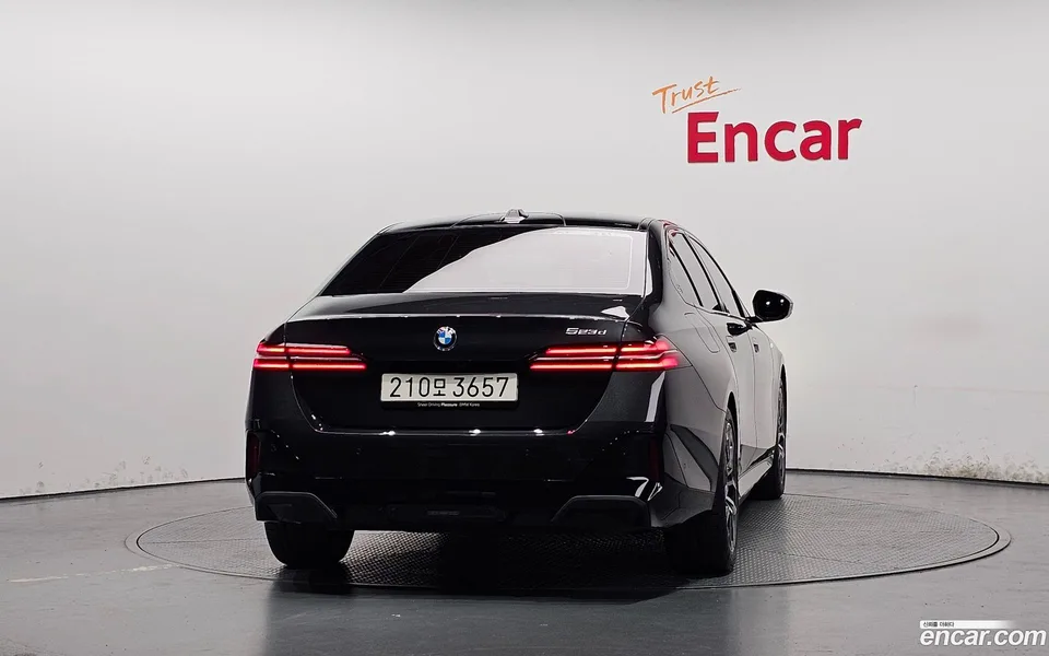 BMW 5 Series 523d M 2025 — thumbnail 4