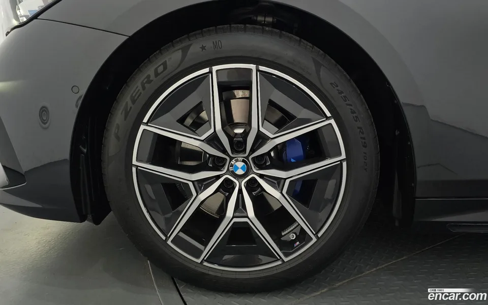 BMW 5 Series 523d M 2025 — thumbnail 5