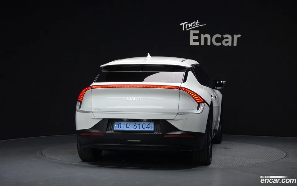 Kia EV6 2023 — thumbnail 4