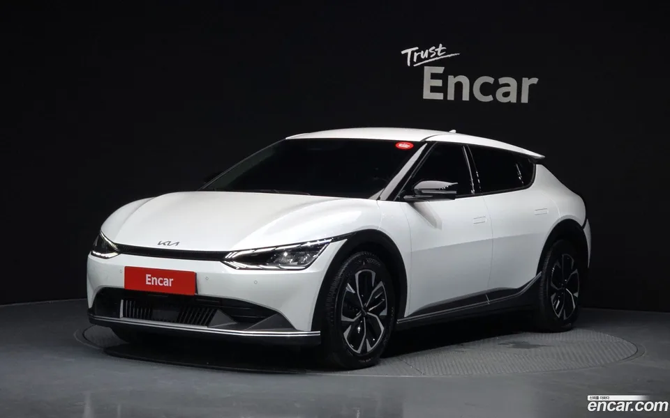 Kia EV6 2023 — photo 1, buy with delivery to Moscow