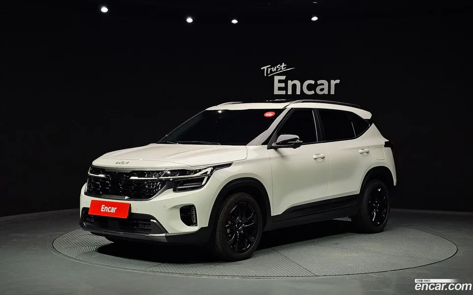 Kia Seltos 1.6 2WD 2023 — photo 1, buy with delivery to Moscow
