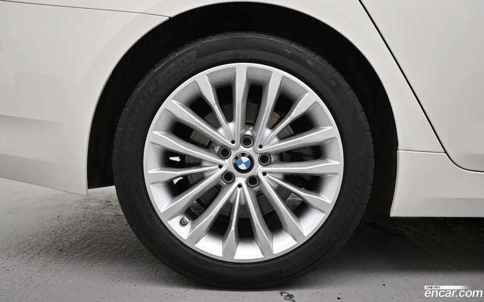 BMW 5 Series 530i 2022 — thumbnail 5