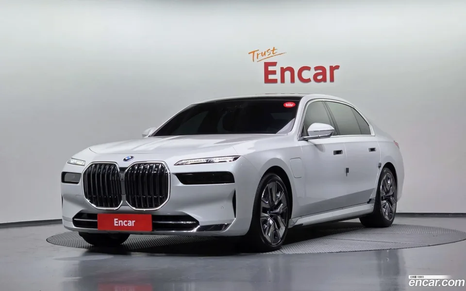 BMW 7 Series 750e xDrive 2023 — photo 1, buy with delivery to Moscow