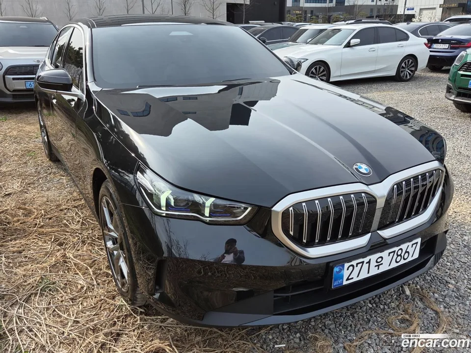 BMW 5 Series 520i 2026 — photo 1, buy with delivery to Moscow