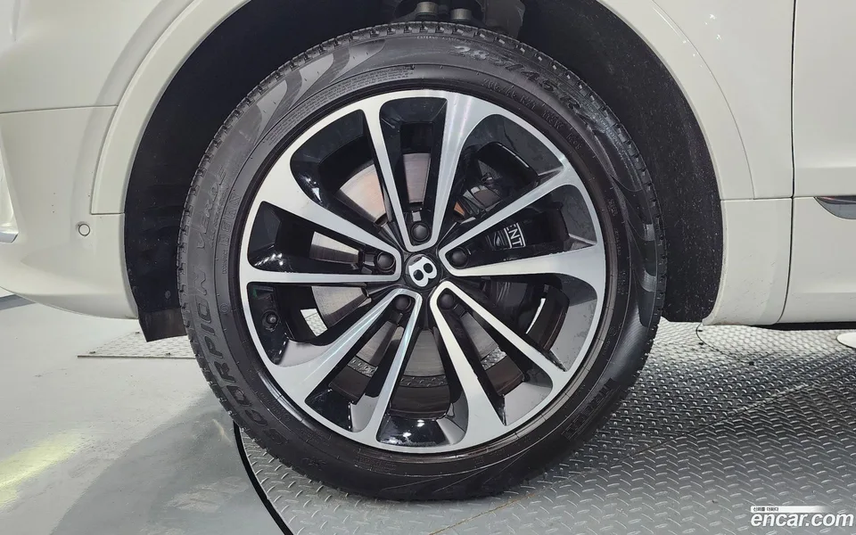 Bentley Bentayga 4.0 V8 2024 — thumbnail 5