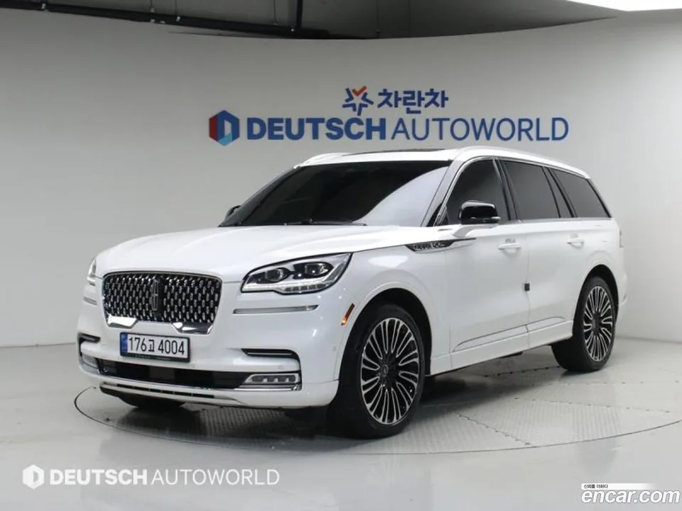 Lincoln Aviator 3.0 AWD 2023 — photo 1, buy with delivery to Moscow