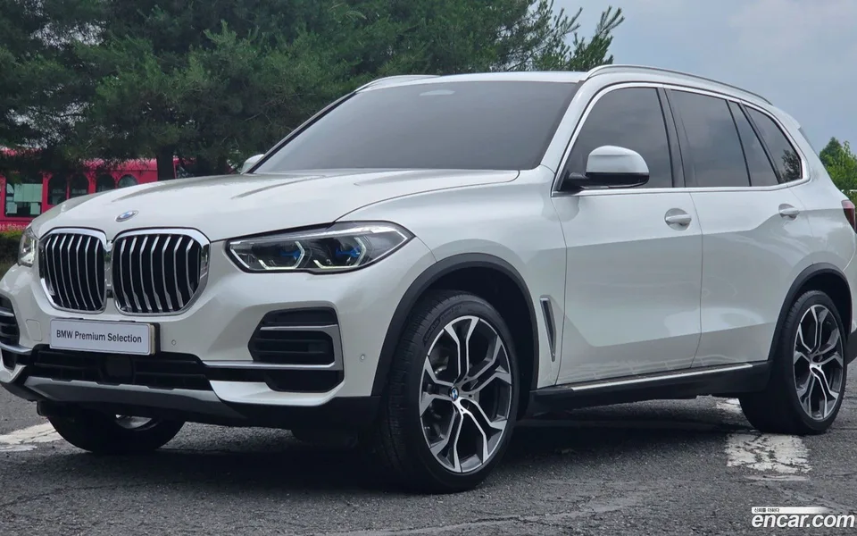 BMW X5 xDrive 40i xLine 2022 — photo 1, buy with delivery to Moscow