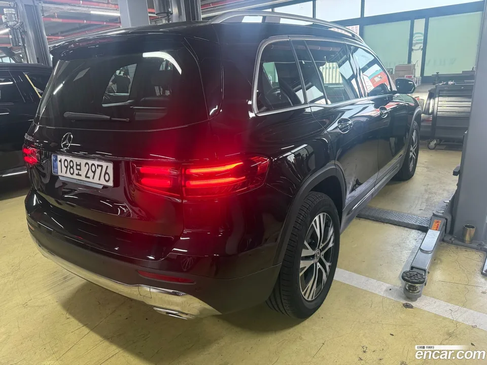 Mercedes-Benz GLB-Class GLB200 d 2025 — thumbnail 2