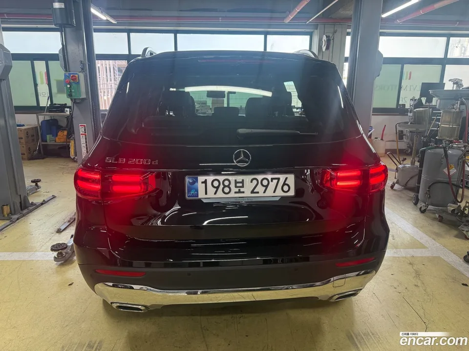 Mercedes-Benz GLB-Class GLB200 d 2025 — thumbnail 4