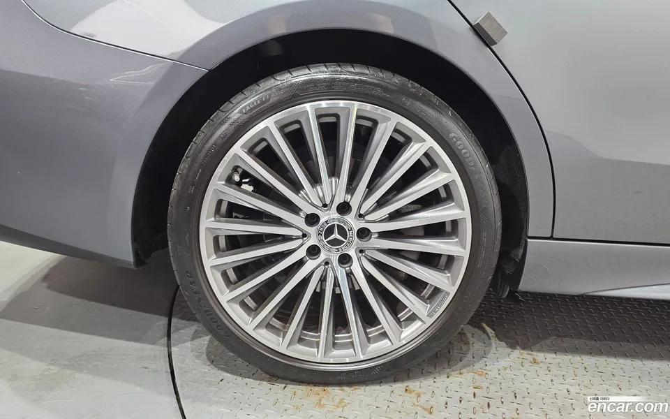 Mercedes-Benz C-Class C300 AMG Line 2022 — thumbnail 2