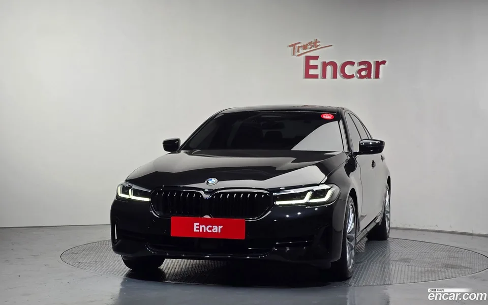 BMW 5 Series 520i 2022 — thumbnail 3