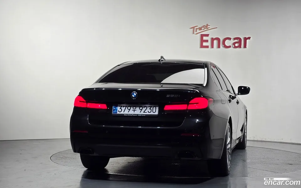 BMW 5 Series 520i 2022 — thumbnail 4