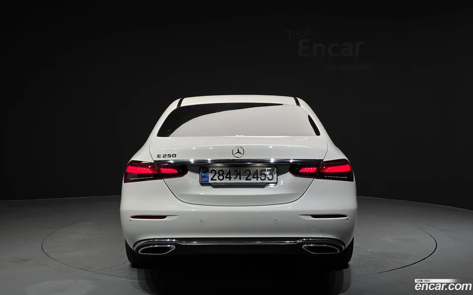 Mercedes-Benz E-Class E250 2022 — thumbnail 4