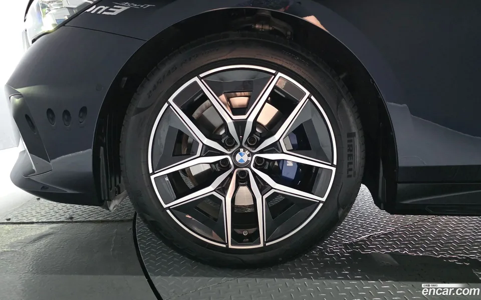 BMW 5 Series 520i M 2025 — thumbnail 2