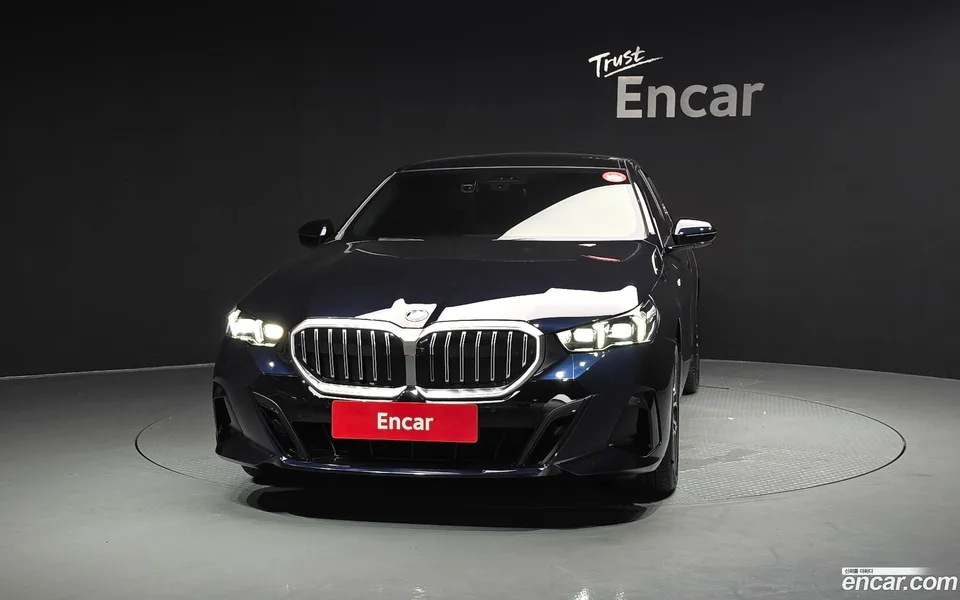BMW 5 Series 520i M 2025 — thumbnail 3