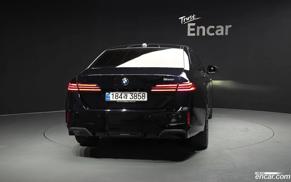 BMW 5 Series 520i M 2025 — thumbnail 4