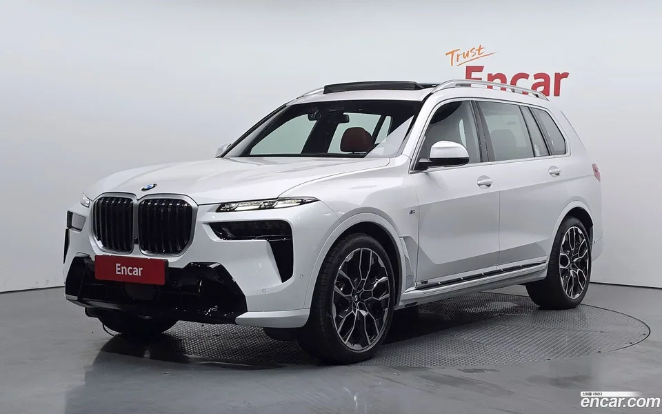 BMW X7 xDrive 40i M 6 2025 — photo 1, buy with delivery to Moscow