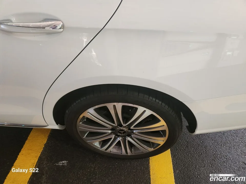 Mercedes-Benz E-Class E350 4MATIC 2022 — thumbnail 2