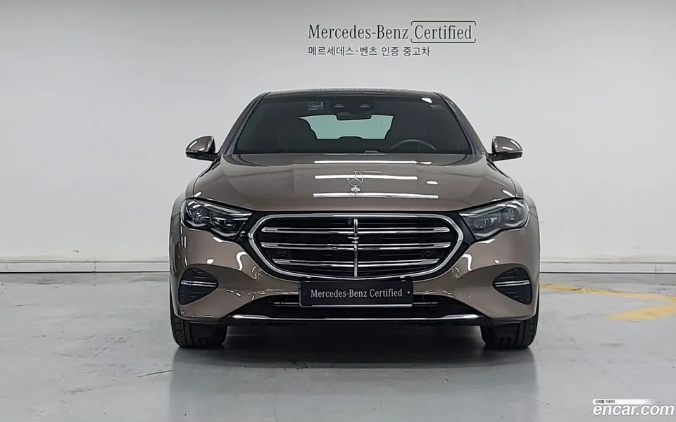 Mercedes-Benz E-Class E350e 4MATIC 2025 — thumbnail 3