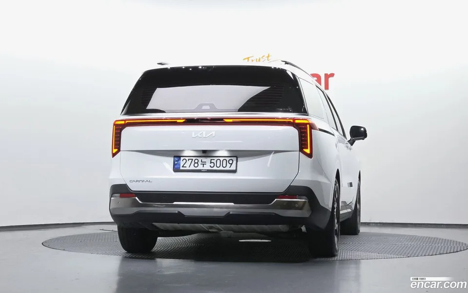 Kia Carnival 7 2024 — thumbnail 4