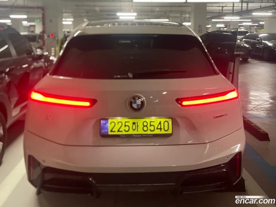 BMW iX xDrive45 M 2026 — thumbnail 3