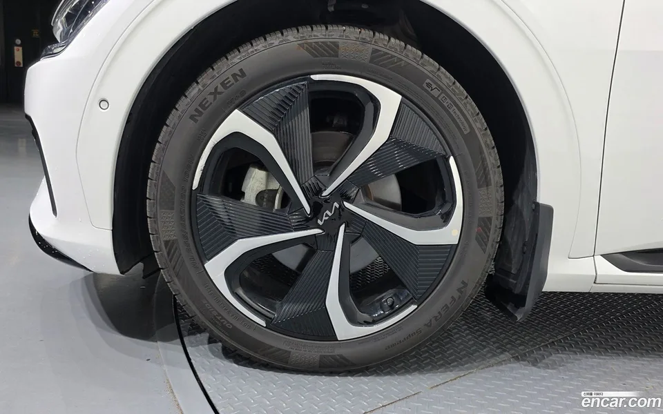 Kia EV6 4WD 2022 — thumbnail 2