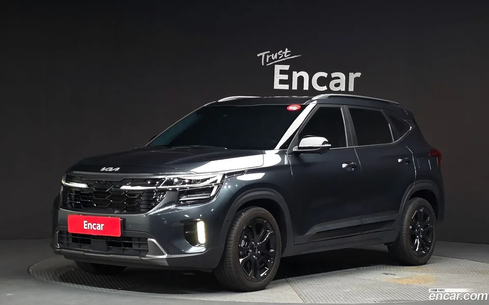 Kia Seltos 2.0 2WD 2023 — photo 1, buy with delivery to Moscow