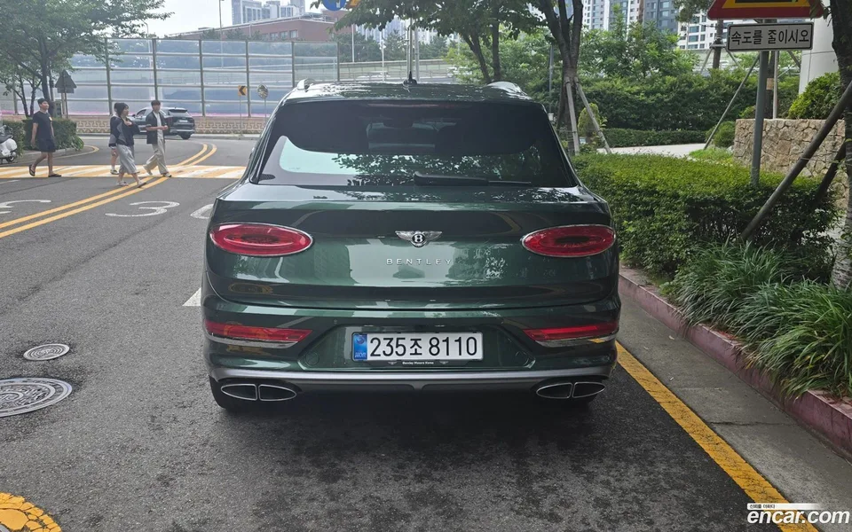 Bentley Bentayga 4.0 V8 EWB 2025 — thumbnail 4