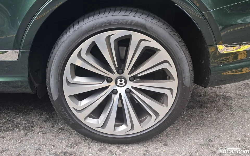 Bentley Bentayga 4.0 V8 EWB 2025 — thumbnail 5