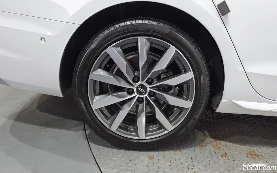 Audi A4 40 TFSI 2023 — thumbnail 5