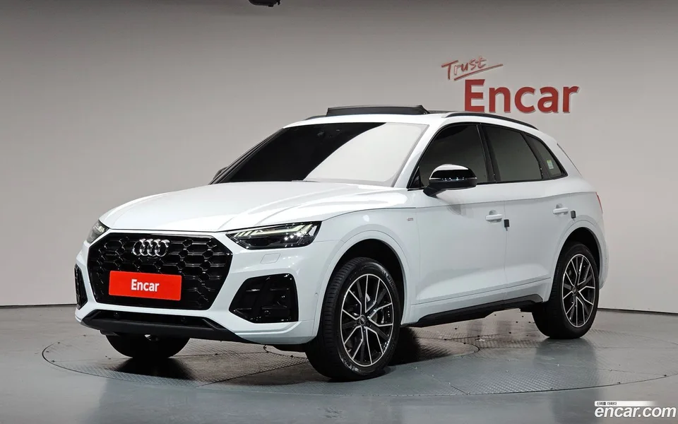 Audi Q5 45 TFSI 2024 — photo 1, buy with delivery to Moscow