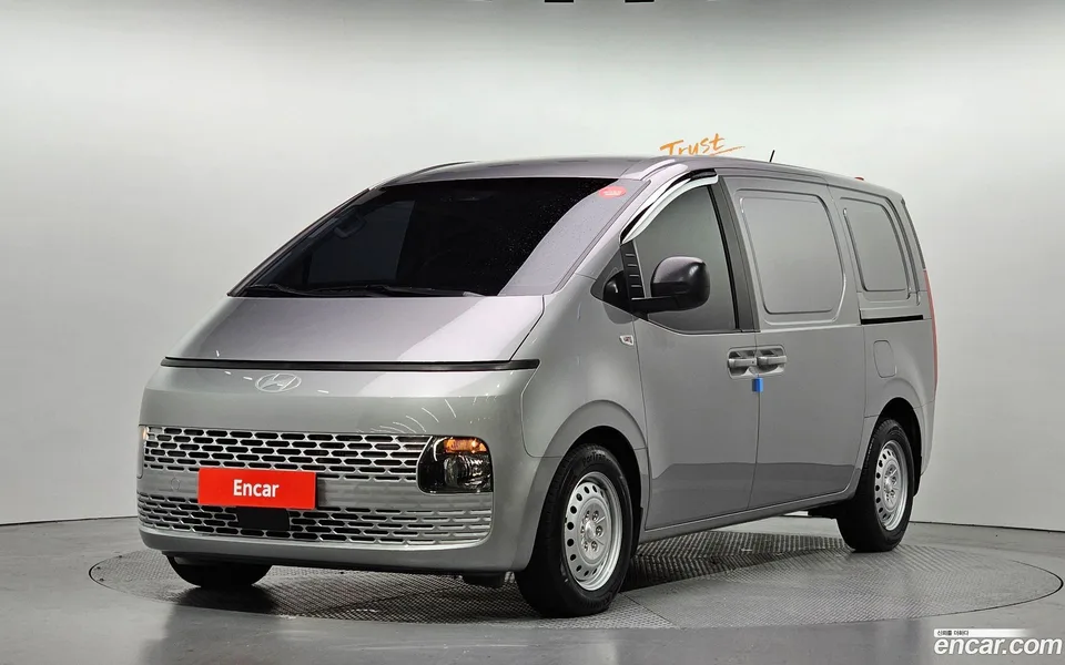Hyundai Staria 3 2024 — photo 1, buy with delivery to Moscow