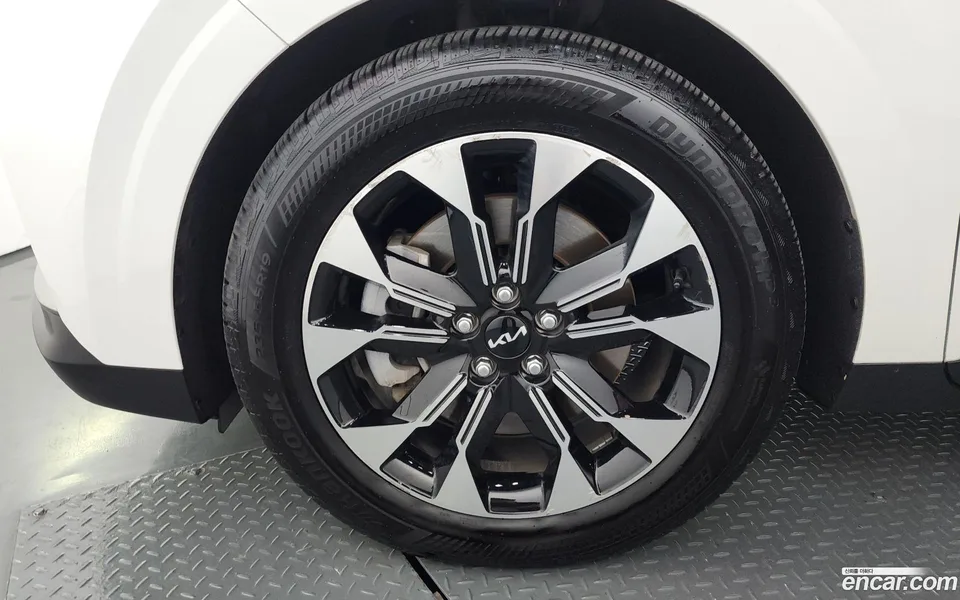 Kia Carnival 9 2023 — thumbnail 2