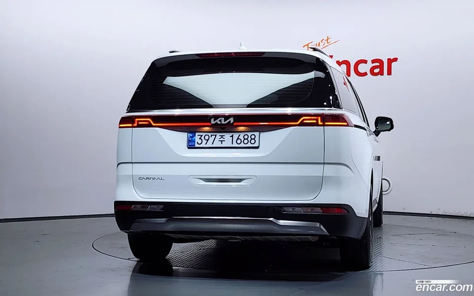 Kia Carnival 9 2023 — thumbnail 4