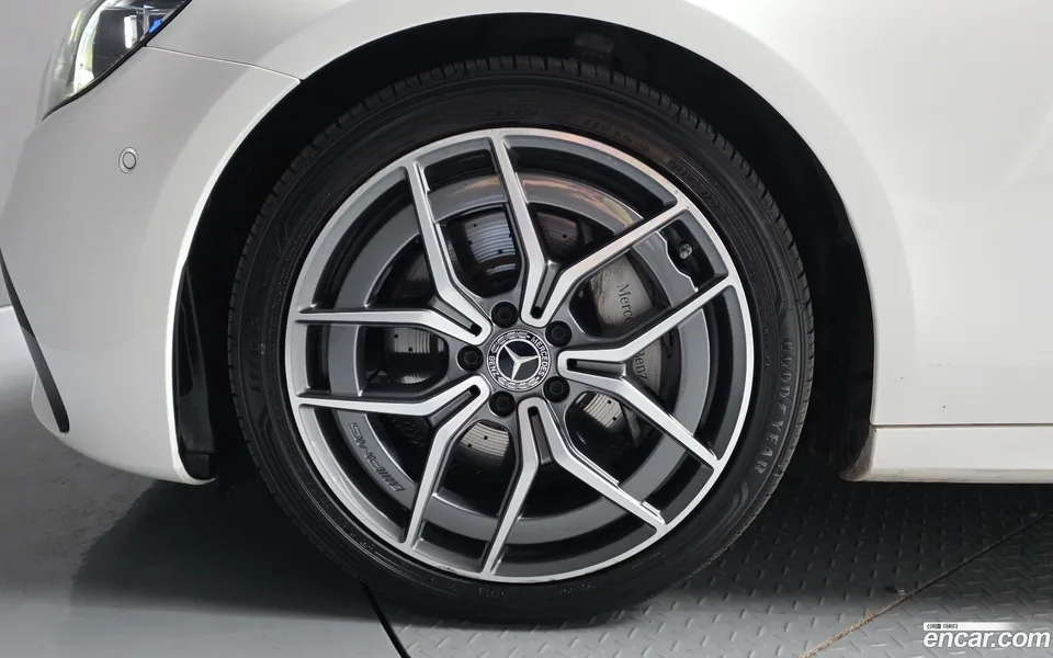 Mercedes-Benz E-Class E220d 4MATIC AMG Line 2023 — thumbnail 2
