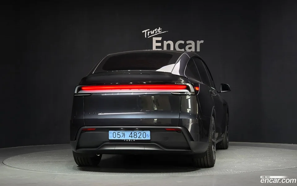 Tesla Model Y L AWD 2026 — thumbnail 4