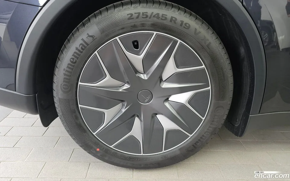 Tesla Model Y L AWD 2026 — thumbnail 5