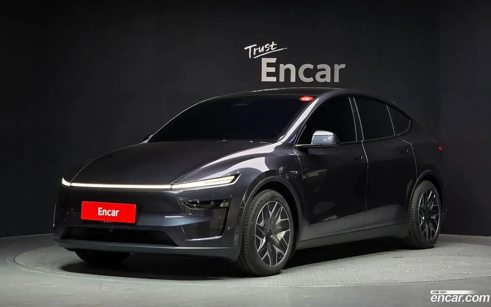 Tesla Model Y L AWD 2026 — photo 1, buy with delivery to Moscow