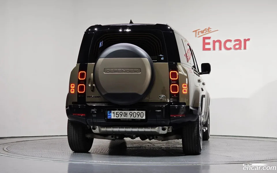 Land Rover Defender 110 P300 X- SE 2023 — thumbnail 4