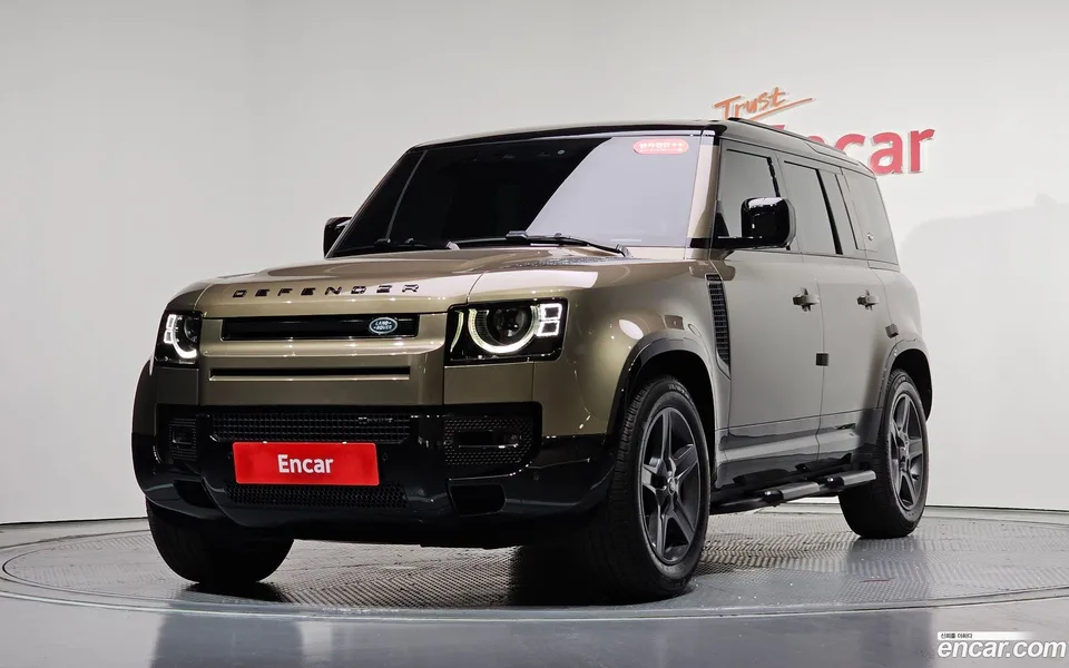 Land Rover Defender 110 P300 X- SE 2023 — photo 1, buy with delivery to Moscow