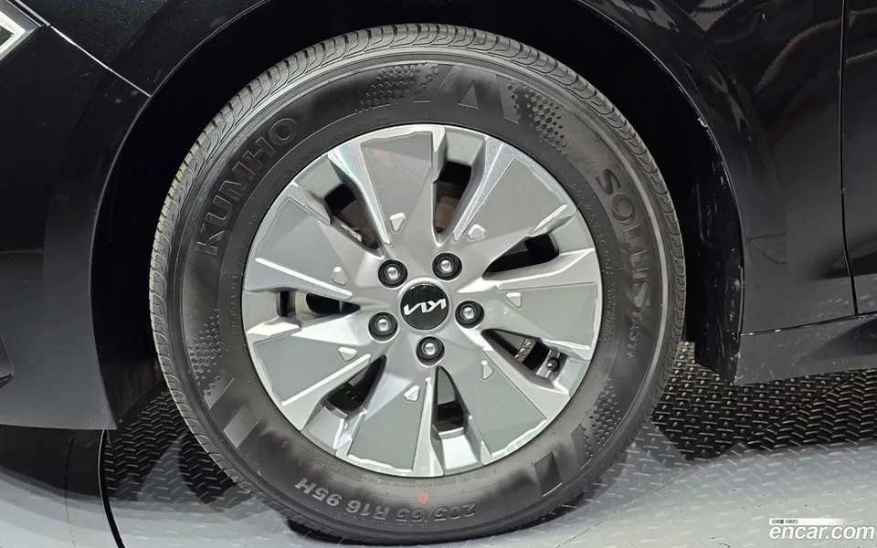Kia K5 Hybrid 2025 — thumbnail 2