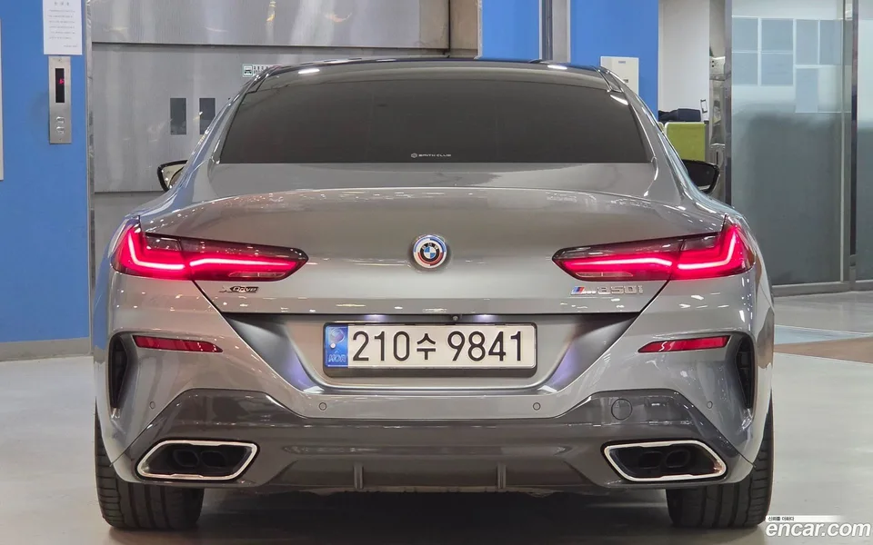 BMW 8 Series M850i xDrive 2022 — thumbnail 4