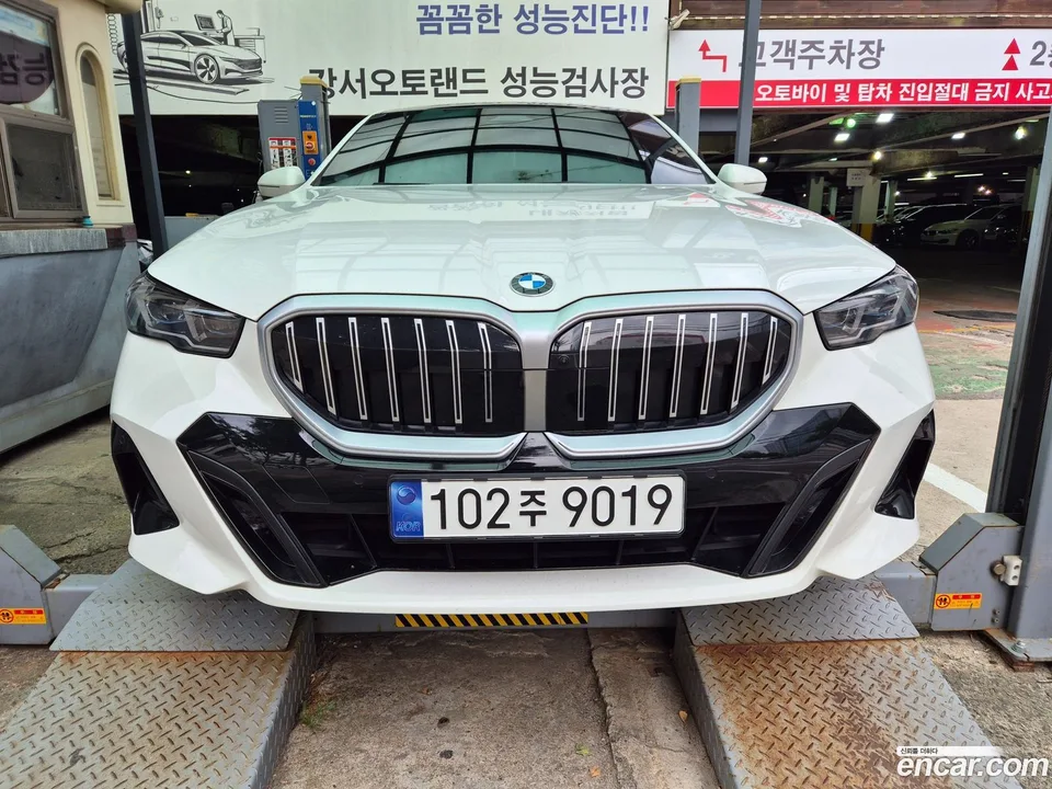 BMW 5 Series 530i xDrive M 2023 — photo 1, buy with delivery to Moscow