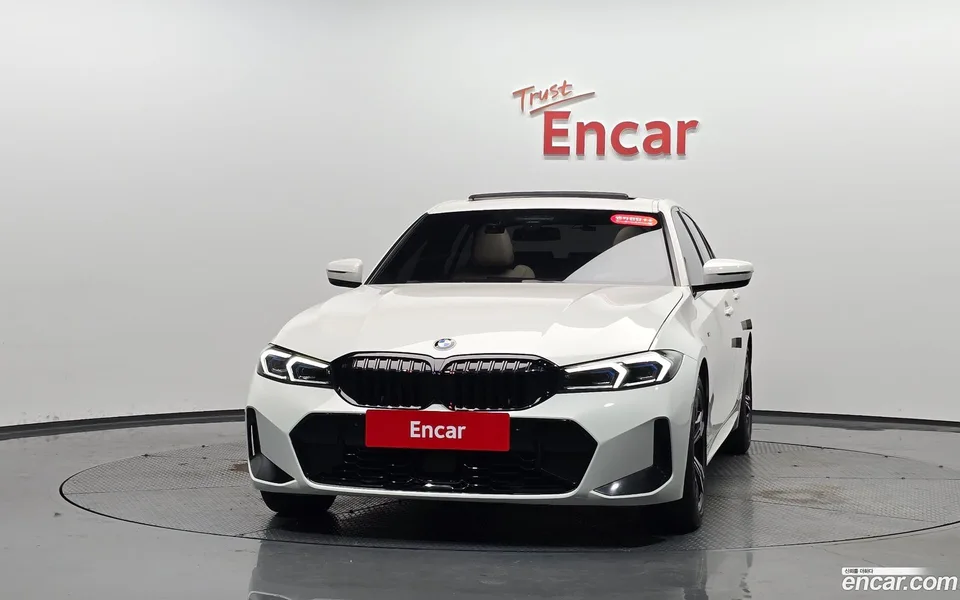 BMW 3 Series 320i M 2023 — thumbnail 3