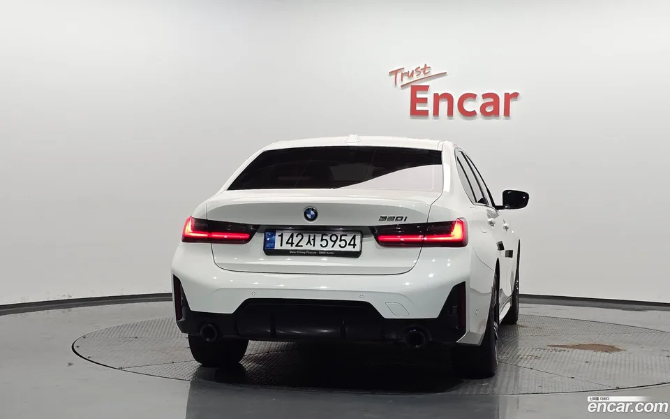BMW 3 Series 320i M 2023 — thumbnail 4