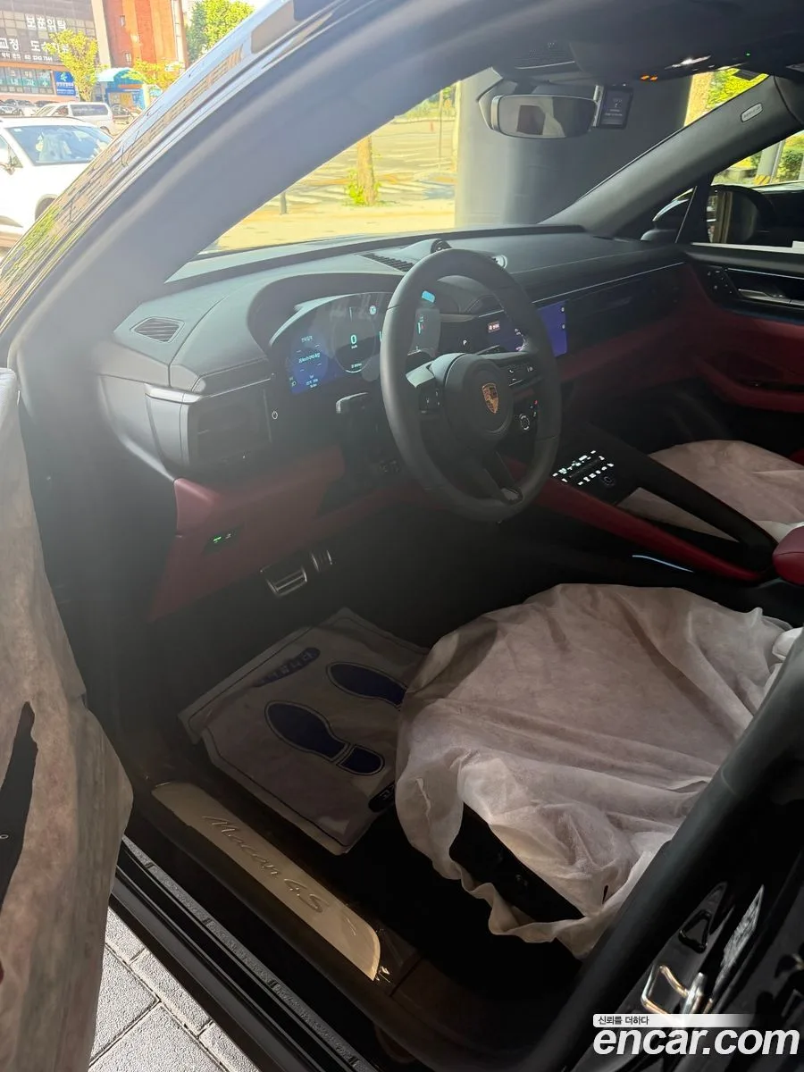Porsche Macan Electric 4S 2026 — thumbnail 2