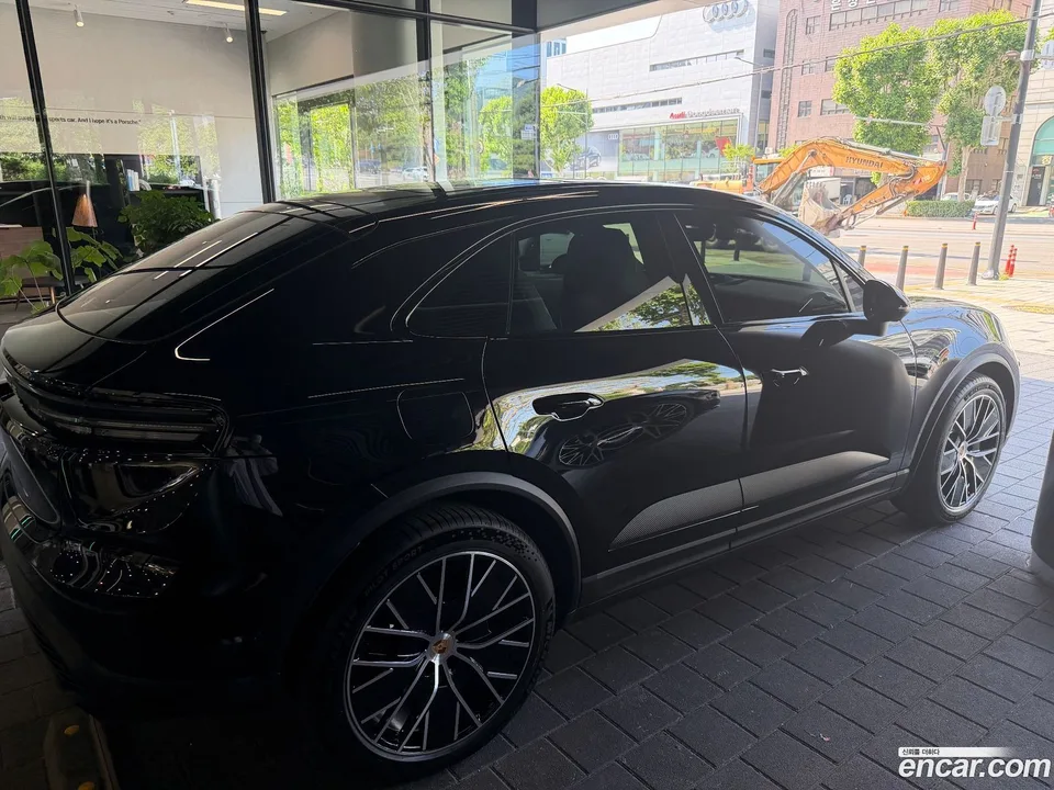 Porsche Macan Electric 4S 2026 — thumbnail 4