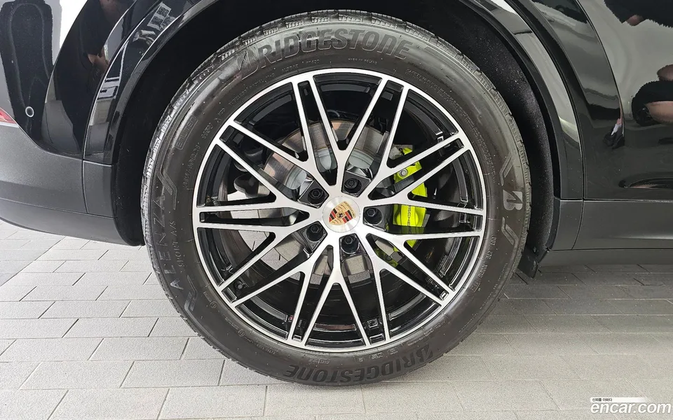 Porsche Cayenne 3.0 E- 2025 — thumbnail 2