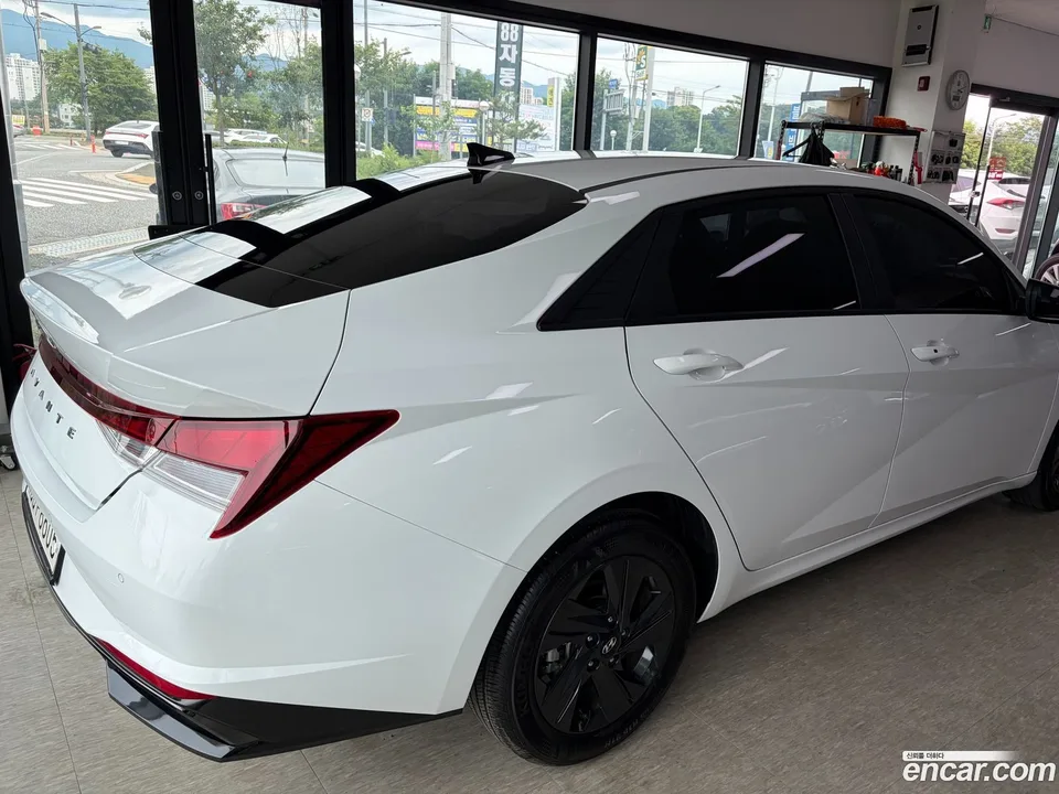 Hyundai Avante Hybrid 2022 — thumbnail 4