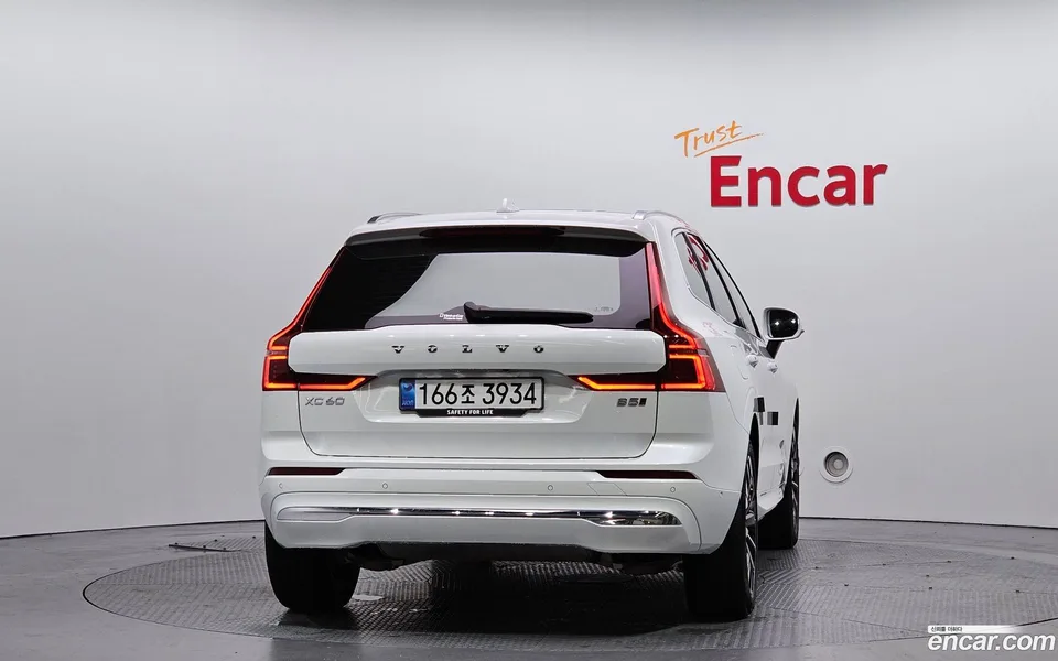 Volvo XC60 B5 2025 — thumbnail 4